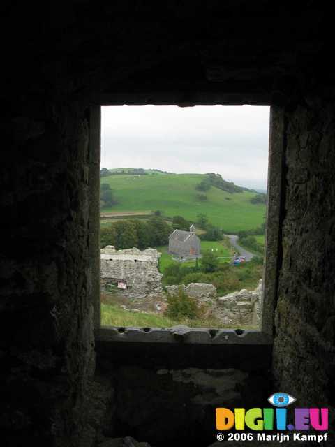 19007 Church and lower wall of Rock of Dunamase